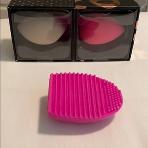 2 beauty blenders + brush cleaner